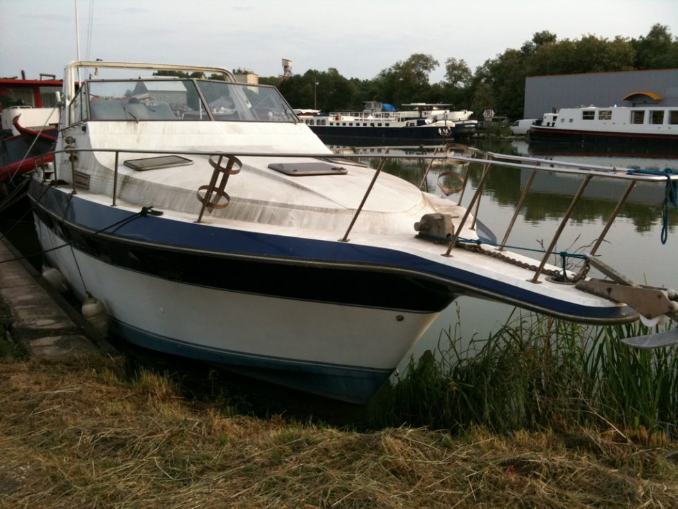 Motor Boat Disposal - An Old Motorboat ready for scrap